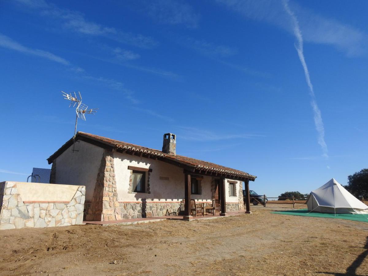 Eco-Lodge En La Reserva Privada Campanarios De Azaba - Proyecto De Conservacion Espeja Exterior foto