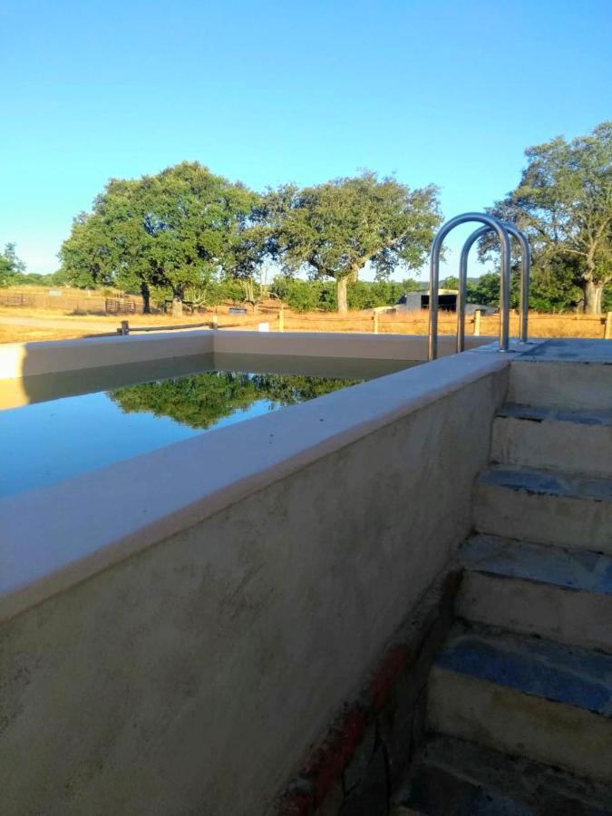 Eco-Lodge En La Reserva Privada Campanarios De Azaba - Proyecto De Conservacion Espeja Exterior foto