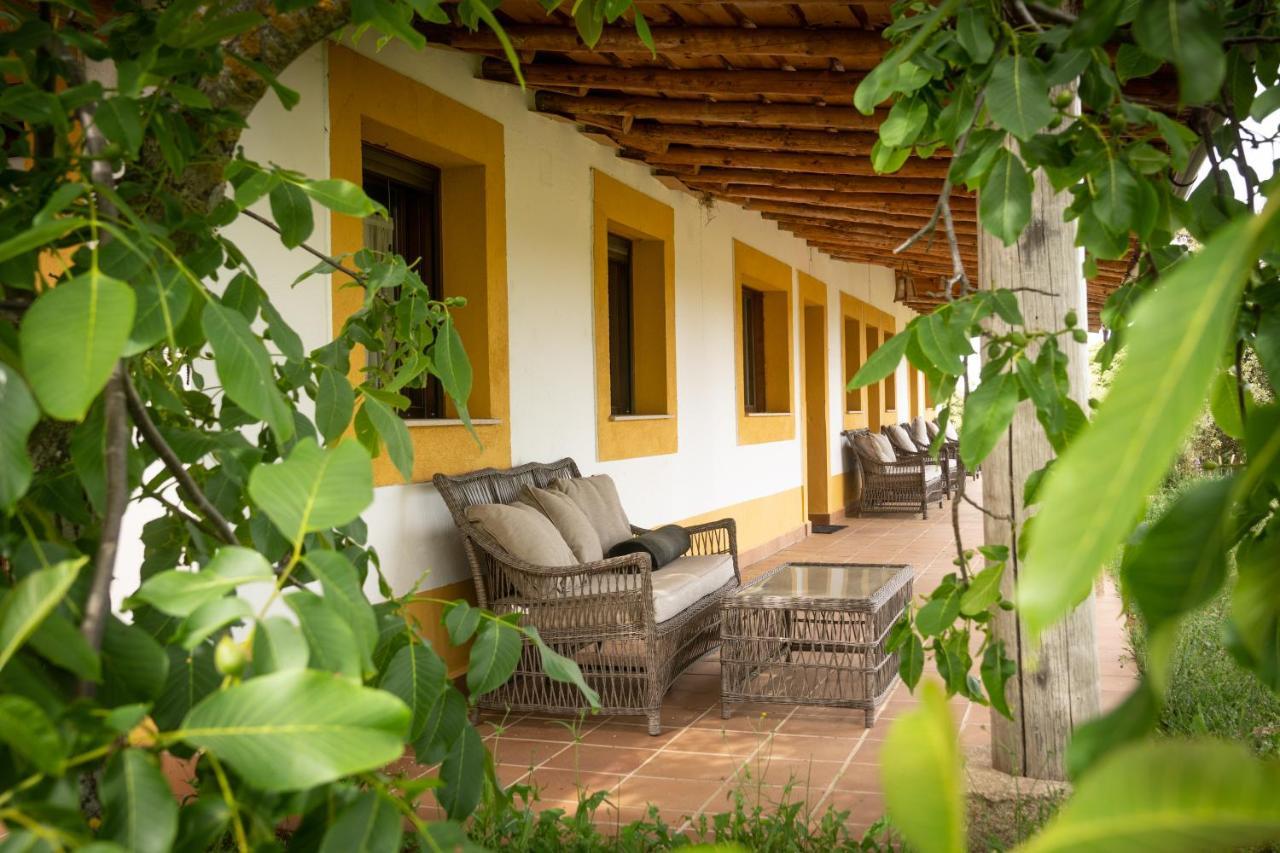 Eco-Lodge En La Reserva Privada Campanarios De Azaba - Proyecto De Conservacion Espeja Exterior foto